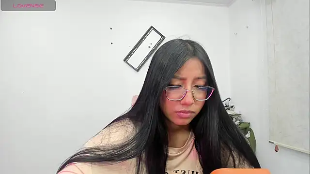 Snapshot of Bella_hart chatting on July 19, 2026, 7:28 am Bella hart online show from July 19, 2026, 7:28 am