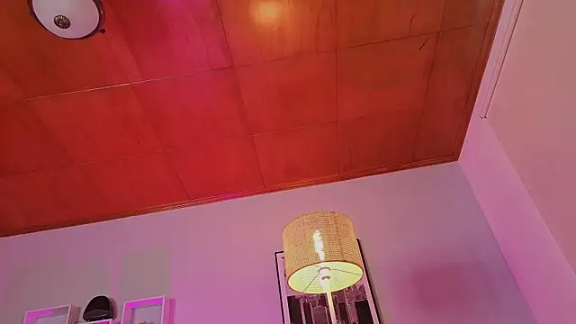 emiliapink online show from June 24, 2026, 9:01 pm