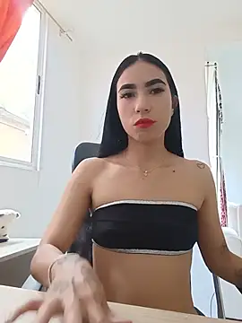 Halliesturner online show from June 29, 2026, 1:22 pm