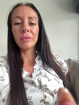 Snapshot of Charming_ScarlettX chatting on June 30, 2026, 1:44 pm Charming ScarlettX online show from June 30, 2026, 1:44 pm