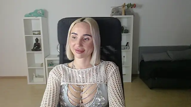 Snapshot of Blondie_VIP chatting on July 2, 2026, 8:20 am Blondie VIP online show from July 2, 2026, 8:20 am