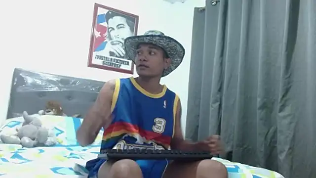 Snapshot of bronx_11in chatting on June 27, 2026, 1:55 am bronx 11in online show from June 27, 2026, 1:55 am