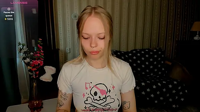 lovemelulu online show from July 8, 2026, 9:21 am