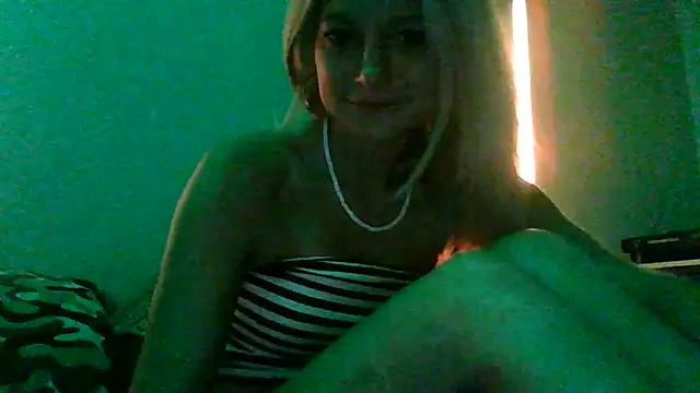 Snapshot of parislayd chatting on July 1, 2026, 6:25 am parislayd online show from July 1, 2026, 6:25 am