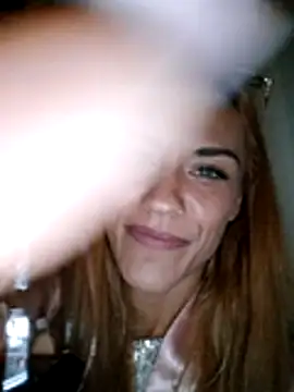 Snapshot of Bella-de-Lamour chatting on July 2, 2026, 9:32 pm Bella-de-Lamour online show from July 2, 2026, 9:32 pm