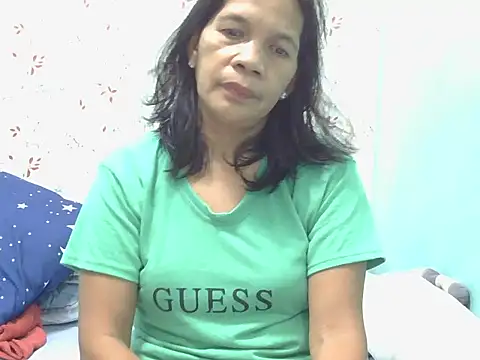 Snapshot of sweetmommy23 chatting on July 1, 2026, 11:38 pm sweetmommy23 online show from July 1, 2026, 11:38 pm