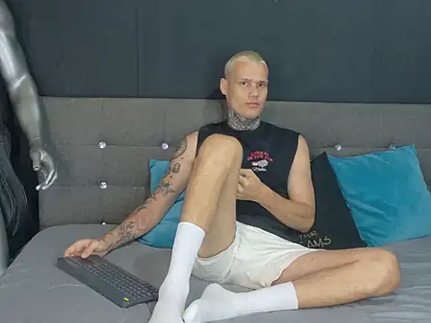 Snapshot of touching_the_sky chatting on July 6, 2026, 11:50 am touching the sky online show from July 6, 2026, 11:50 am