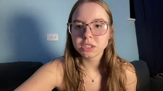 Snapshot of notsydneysweeney chatting on July 2, 2026, 3:23 am notsydneysweeney online show from July 2, 2026, 3:23 am