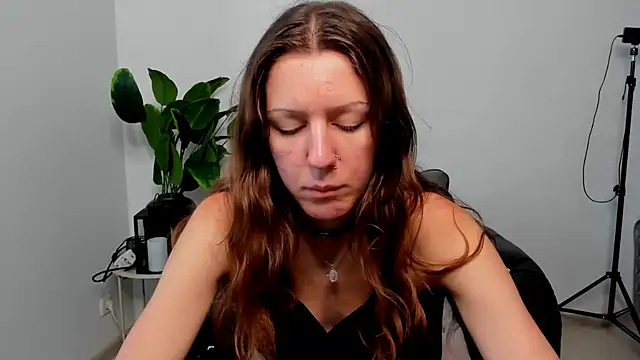 Lunaa x44 online show from July 7, 2026, 7:56 am