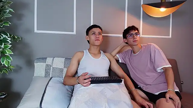 Alejo and Patrick online show from July 4, 2026, 12:43 pm