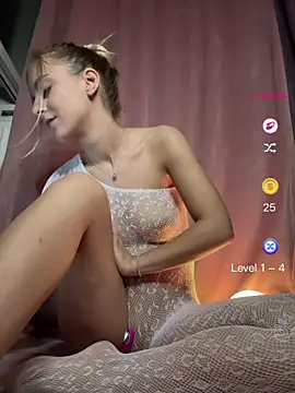 RahellaBlondish online show from July 3, 2026, 8:26 pm