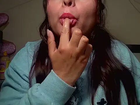 Snapshot of LauDiazzz94 chatting on July 7, 2026, 12:02 am LauDiazzz94 online show from July 7, 2026, 12:02 am