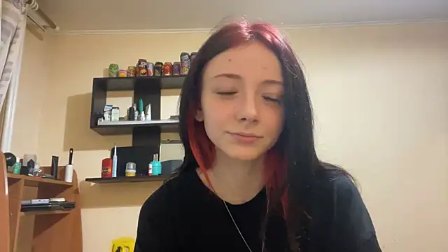 FlamingRoses online show from July 6, 2026, 4:31 pm