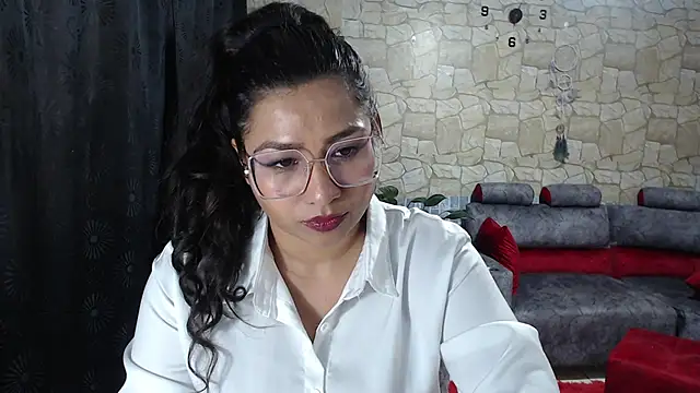 Almaluna online show from July 7, 2026, 3:15 pm