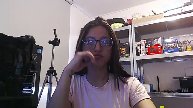 Luna sweetie  online show from July 9, 2026, 1:10 pm