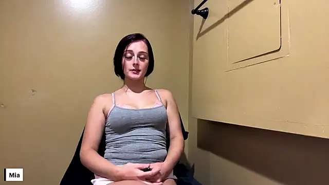 miaaellie online show from July 15, 2026, 4:19 am