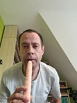 Snapshot of matdev82 chatting on July 11, 2026, 5:19 am matdev82 online show from July 11, 2026, 5:19 am