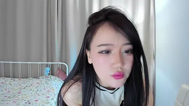 Snapshot of AmiliYan chatting on April 17, 2026, 9:45 am AmiliYan online show from April 17, 2026, 9:45 am