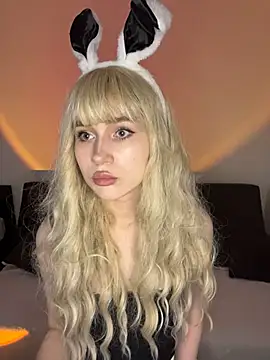 Charlotte Pretty online show from July 14, 2026, 5:01 am