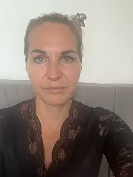 ElaraRose- online show from July 17, 2026, 8:11 am