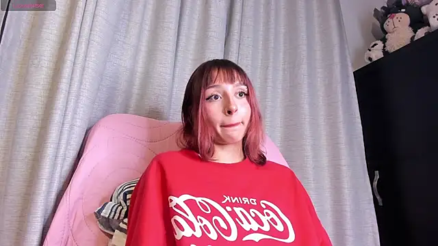 Snapshot of dafnne___ chatting on July 17, 2026, 1:36 am dafnne online show from July 17, 2026, 1:36 am