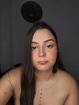 Snapshot of Emma_Rose__ chatting on July 16, 2026, 2:41 am Emma Rose online show from July 16, 2026, 2:41 am
