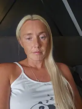 NaughtyMrsK26 online show from July 19, 2026, 9:33 pm
