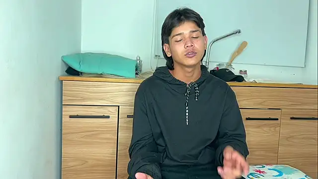 Snapshot of Foxy_April chatting on July 21, 2026, 1:52 am Foxy April online show from July 21, 2026, 1:52 am