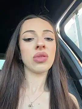Snapshot of MoonLinaa chatting on July 19, 2026, 2:03 pm MoonLinaa online show from July 19, 2026, 2:03 pm