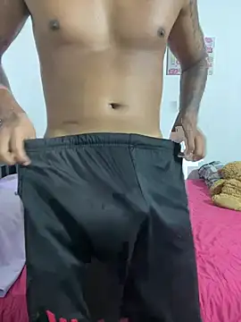 Snapshot of Reyxbabyalis chatting on July 21, 2026, 10:11 pm Reyxbabyalis online show from July 21, 2026, 10:11 pm