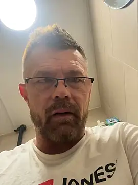 Snapshot of Alfredrolf chatting on July 21, 2026, 9:32 am Alfredrolf online show from July 21, 2026, 9:32 am