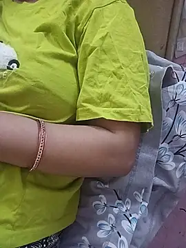 Snapshot of Lovely-Pihu chatting on July 25, 2026, 11:05 am Lovely-Pihu online show from July 25, 2026, 11:05 am