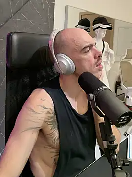 Snapshot of logan2kelly chatting on August 1, 2026, 11:03 pm logan2kelly online show from August 1, 2026, 11:03 pm