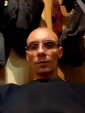 Snapshot of Andrei400308 chatting on July 22, 2026, 2:02 am Andrei400308 online show from July 22, 2026, 2:02 am