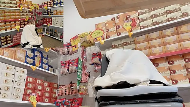 Snapshot of Katy_Bae chatting on December 15, 2025, 4:29 am Katy Bae online show from December 15, 2025, 4:29 am