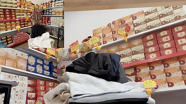 Snapshot of Katy_Bae chatting on December 19, 2025, 4:16 am Katy Bae online show from December 19, 2025, 4:16 am