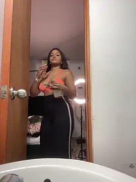 Snapshot of riri_brunnete chatting on April 22, 2026, 3:46 am riri brunnete online show from April 22, 2026, 3:46 am