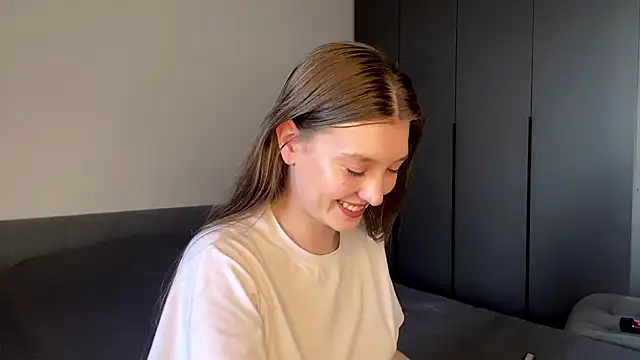 Mariawants online show from August 6, 2026, 1:17 pm
