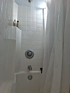 juicybratt online show from July 29, 2026, 2:44 am