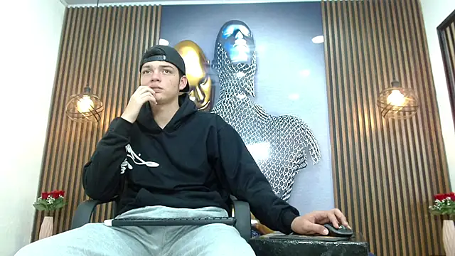 Snapshot of AlejoBussnek chatting on July 28, 2026, 6:20 pm AlejoBussnek online show from July 28, 2026, 6:20 pm