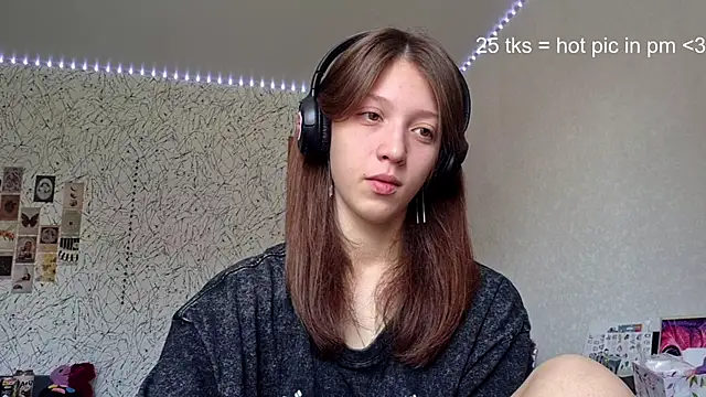 Snapshot of CornyPlaten chatting on August 1, 2026, 9:29 am CornyPlaten online show from August 1, 2026, 9:29 am
