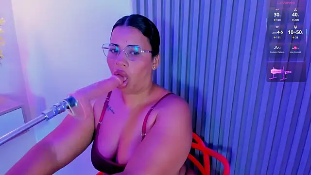 bigass brunette  online show from July 29, 2026, 4:01 am
