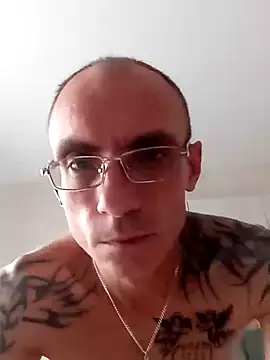 Snapshot of Andrei40030 chatting on August 8, 2026, 2:18 am Andrei40030 online show from August 8, 2026, 2:18 am