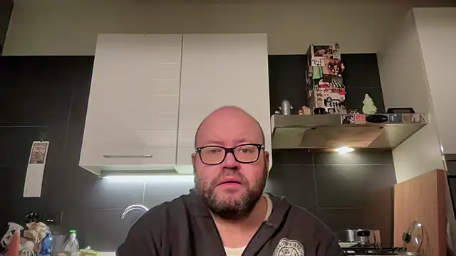 theitalianbear online show from October 18, 2025, 4:14 am