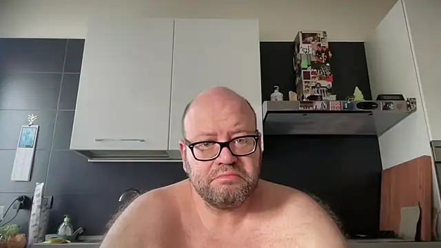 Snapshot of theitalianbear chatting on July 6, 2026, 5:25 am theitalianbear online show from July 6, 2026, 5:25 am