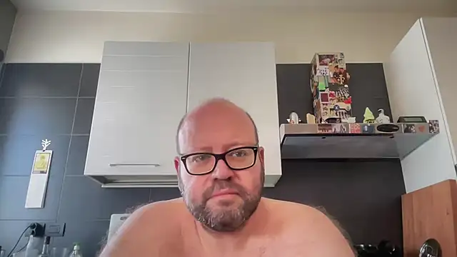 Snapshot of theitalianbear chatting on June 12, 2026, 8:45 am theitalianbear online show from June 12, 2026, 8:45 am
