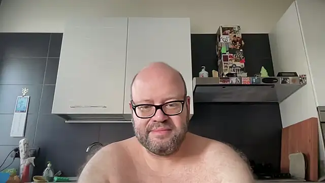 Snapshot of theitalianbear chatting on July 11, 2026, 5:52 am theitalianbear online show from July 11, 2026, 5:52 am