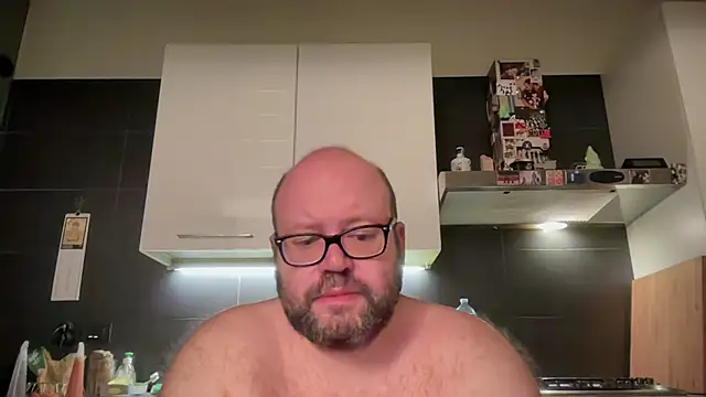 Snapshot of theitalianbear chatting on June 21, 2026, 2:39 am theitalianbear online show from June 21, 2026, 2:39 am
