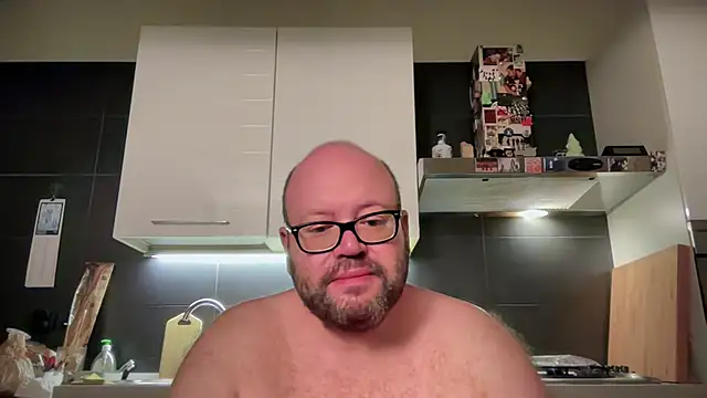 Snapshot of theitalianbear chatting on July 15, 2026, 2:29 am theitalianbear online show from July 15, 2026, 2:29 am