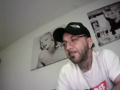 MagicStickBoy online show from April 14, 2026, 9:42 pm